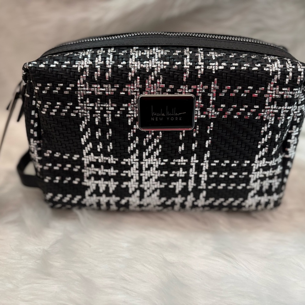 NWT Nicole Miller Black and White Woven Bag